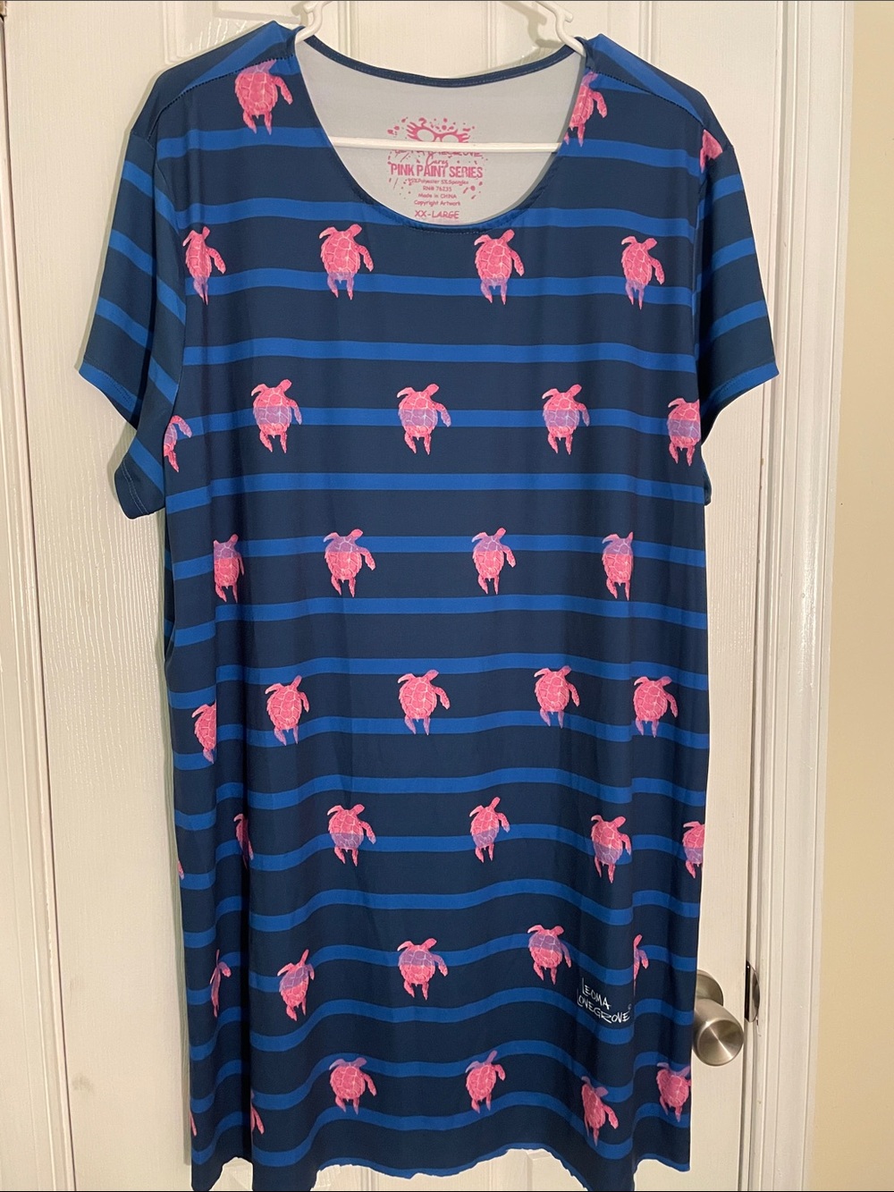 LEOMA LOVEGROVE PINK SEA TURTLES ON PREPPY NAVY TEE DRESS 24” X 36”XXL